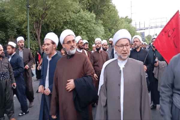 حضور گسترده علمای اهل سنت کردستان در آیین اقامه نماز بر پیکر رهبر شهید انقلاب حضور گسترده علمای اهل سنت کردستان در آیین اقامه نماز بر پیکر رهبر شهید انقلاب