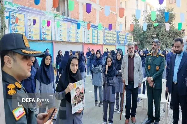 استقبال مسئولان از دختر شهید «ذکریایی» در اولین روز سال تحصیلی جدید استقبال مسئولان از دختر شهید «ذکریایی» در اولین روز سال تحصیلی جدید