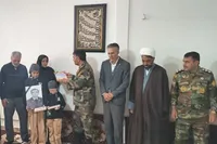 فرمانده لشکر ۱۶ زرهی قزوین با حضور در منزل شهید دانشور، از دختران شهید تجلیل کرد