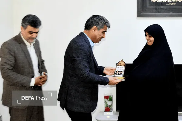 دیدار فرماندار گیلانغرب با خانم فرنگیس حیدرپور