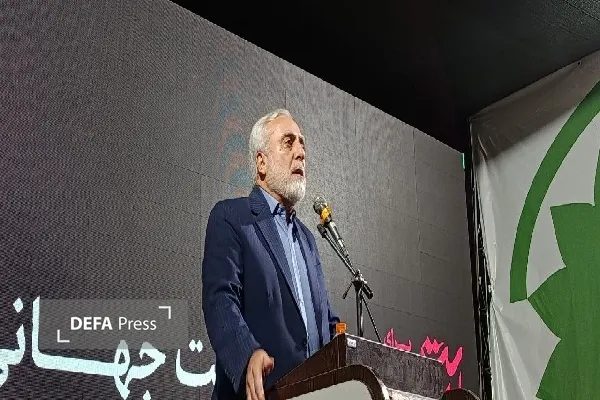 انقلاب اسلامی معادلات جهانی را تغییر داد و عزت از دست‌رفته ایران را احیا کرد