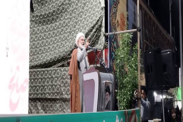 مردم کردستان با حضور آگاهانه و حماسی توطئه وطنفروشان را نقش بر آب کردند مردم کردستان با حضور آگاهانه و حماسی توطئه وطنفروشان را نقش بر آب کردند