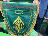 فیلم/ ادای احترام خادمان حرم شاهچراغ (ع) به مقام والای شهدای دانش‌آموز میناب