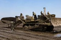 داستان خیش تراکتوری که تبدیل به سلاح ضدتانک شد