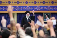 دیدار خانواده‌های شهدای جنگ ۱۲ روزه با امام خامنه‌ای