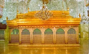 عکس/ نماز جماعت در حرم مطهر سیدالشهداء