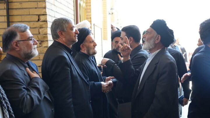 آیین وداع با آقای شهید ایران در حوزه علمیه کمالیه خرم‌آباد برگزار شد