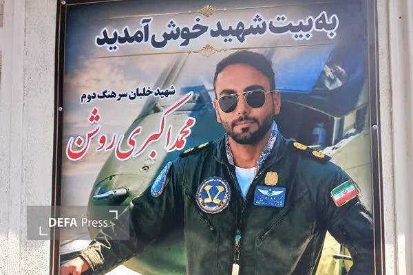 دیدار معاون نیروی انسانی ارتش با خانواده شهید خلبان «روشن» در بابل + تصاویر