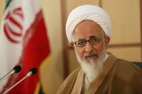 آیت الله جوادی آملی: معلمان چراغ هدایت جامعه و منشاء خدمات فراوان هستند