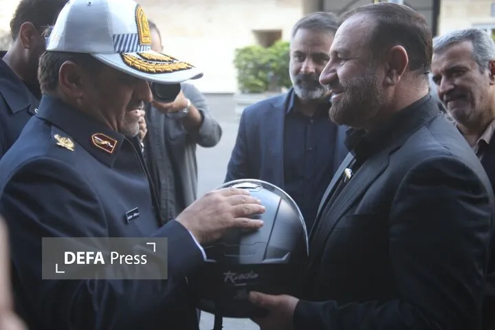 پلیس پلیس
