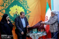 تصاویر/ رونمایی از کتاب «خاطره نویسی در زیست بوم دفاع مقدس»
