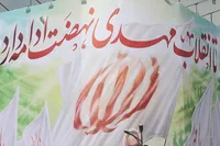 دیوارنگاره میدان انقلاب رنگ دهه فجر و حضرت مهدی (عج) گرفت