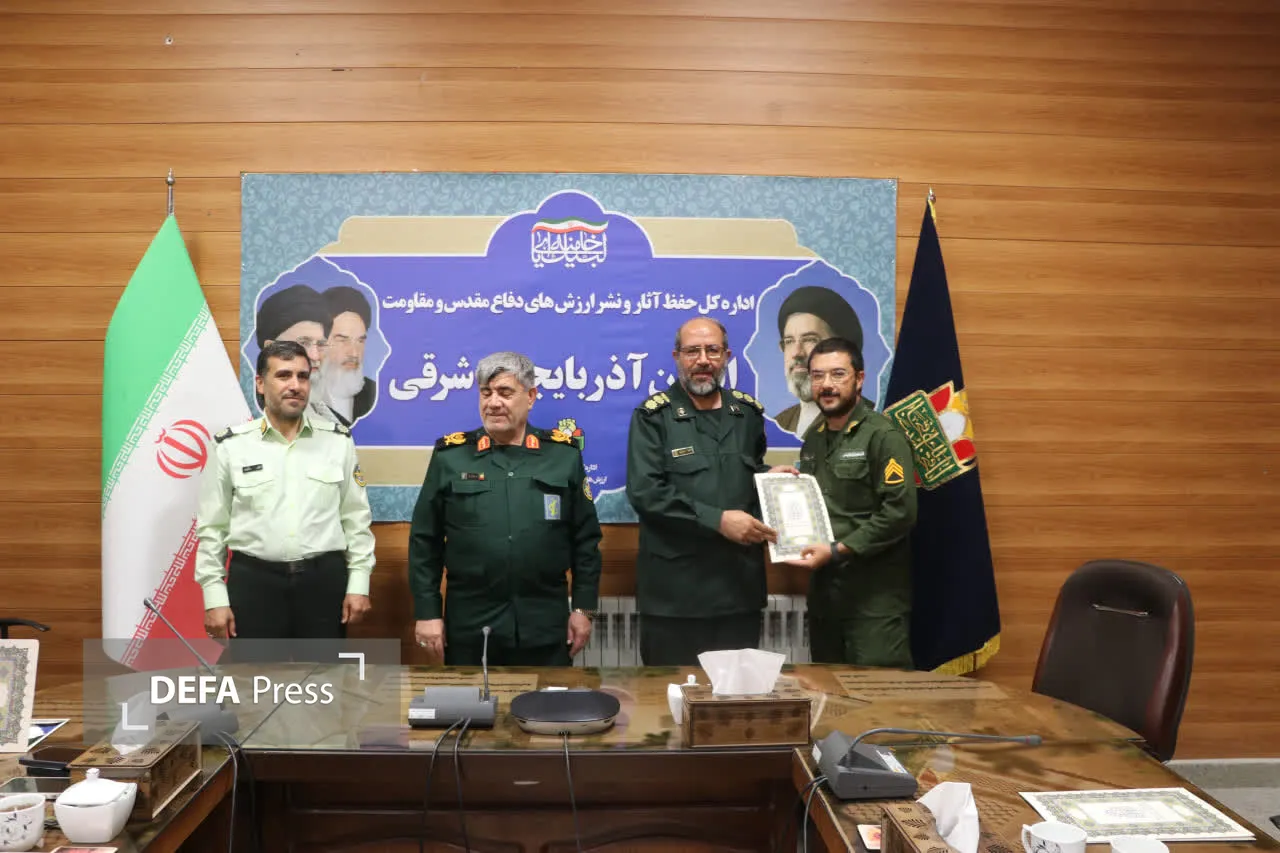 تصاویر/ تجلیل از سربازان همزمان با روز سرباز در اداره‌کل حفظ آثار و نشر ارزش‌های دفاع مقدس