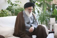 دیدار نماینده ولی‌فقیه در البرز با خانواده شهدای جنگ رمضان در کرج