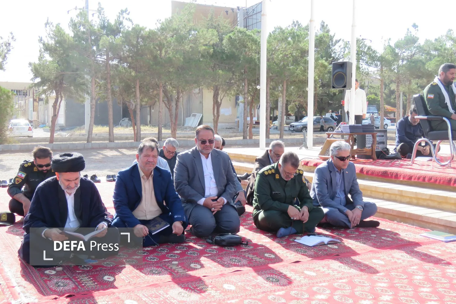 تصاویر/ ادای احترام سرهنگ جوان به شهید گمنام شهرک صنعتی کاویان