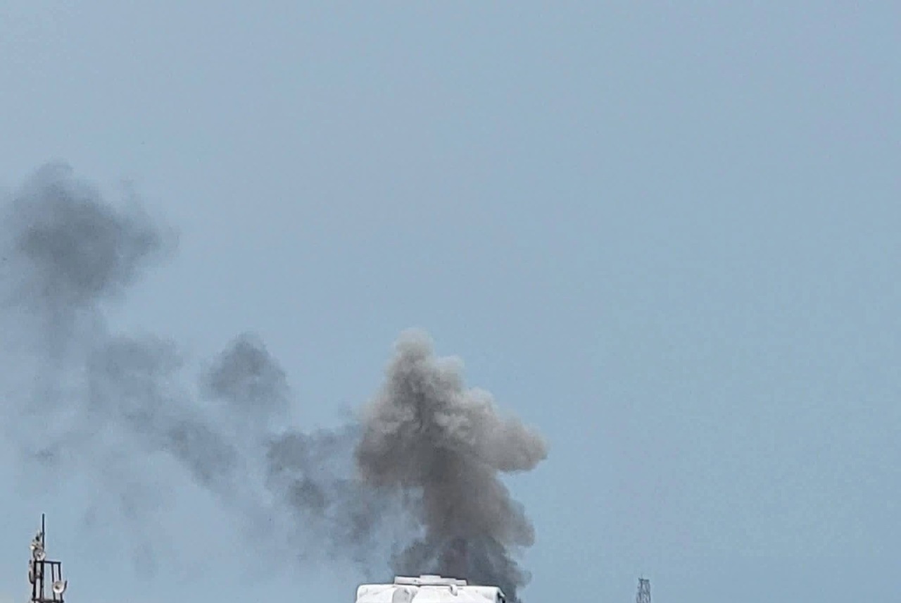 Port of Al-Mokha and the West of Taiz Trembled After a Heavy Missile Attack by Ansar Allah