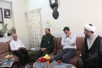 تصاویر/ دیدار سرهنگ «حرزاده» با خانواده شهیدان «زرگر و کدخداپور»