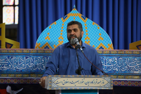 دشمن متجاوز پابرهنه از خرمشهر فرار کرده بود دشمن متجاوز پابرهنه از خرمشهر فرار کرده بود