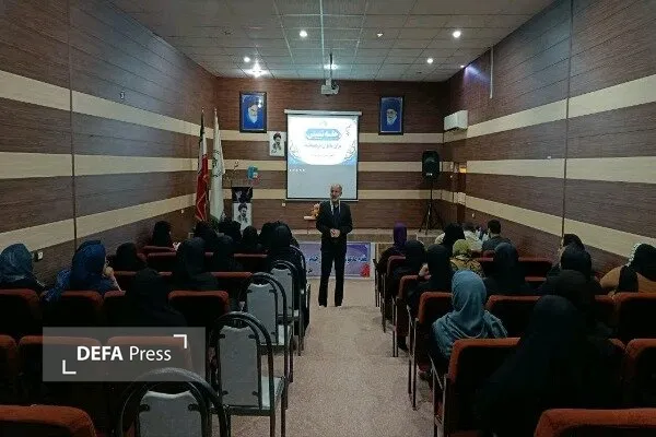 بانوان در خط مقدم جهاد تبیین و آگاهیبخشی به خانوادهها هستند بانوان در خط مقدم جهاد تبیین و آگاهیبخشی به خانوادهها هستند