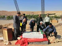 تصاویر/ ادای احترام معاون عمرانی استانداری قم به شهید گمنام