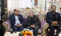 استاندار گیلان با خانواده شهید «علیرضا رفعیان» دیدار کرد