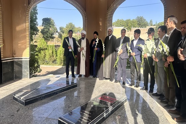 گلباران مزار شهدای گمنام خرم‌دره با حضور مسئولان؛ تجدید میثاق با آرمان‌های انقلاب