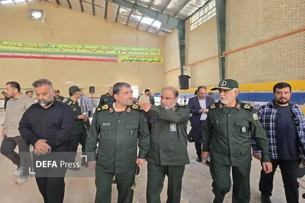 تصاویر/بازدید سردار قریشی از محل بمباران ورزشگاه و اماکن لامرد جهت ساخت یادمان ملی شهدای لامرد
