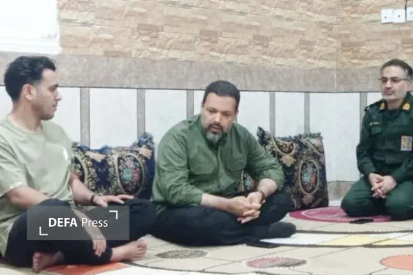 دیدار مدیرکل حفظ آثار هرمزگان با خانواده شهیده آسیه ملایینژاد دیدار مدیرکل حفظ آثار هرمزگان با خانواده شهیده آسیه ملایینژاد