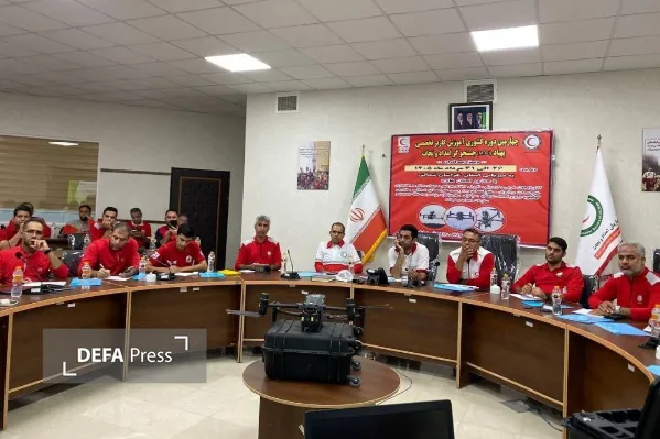 نجاتگران هلال‌احمر هرمزگان در دوره کشوری پهپاد امداد و نجات شرکت کردند