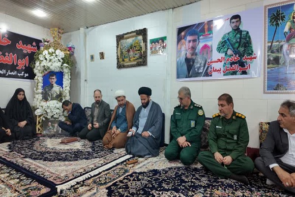 دیدار مدیرکل حفظ آثار دفاع مقدس کهگیلویه و بویراحمد با خانواده شهید «ابوالفضل پیمان» در دهدشت+ تصاویر