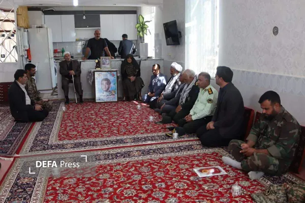 دیدار مسئولان باخرز با پدر و مادر شهید غلامعلی علیزاده در قلعه‌نو علیا