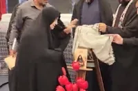 رونمایی از کتاب «بی‌بی زهرا مهدوی» در خانوک زرند