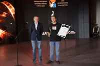 دومین جایزه بین‌المللی «قمارباز» برای شبنم قربانی/ تقدیم جایزه به کودکان میناب