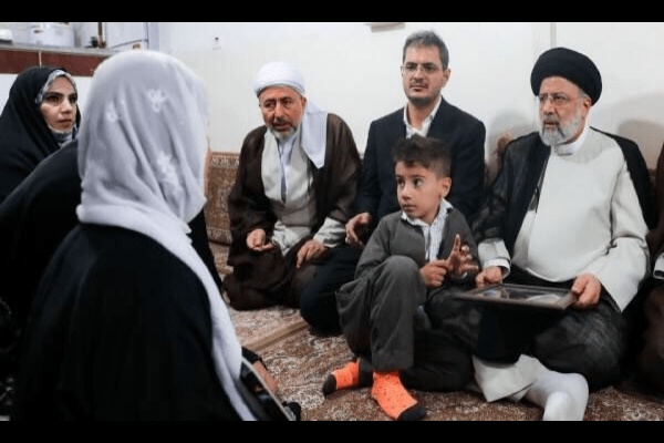شهید رئیسی؛ رئیسجمهوری که گرههای چند ساله کردستان را باز کرد شهید رئیسی؛ رئیسجمهوری که گرههای چند ساله کردستان را باز کرد