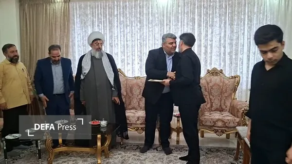 به گزارش خبرنگار دفاعپرس از البرز، در راستای ترویج فرهنگ ایثار و شهادت و به منظور تجلیل از مقام شامخ صبر و استقامت، هدیه ویژه حضرت آیتالله العظمی خامنهای (مدظلهالعالی) رهبر معظم انقلاب اسلامی با حضور مهندس صادقلو فرماندار شهرستان ساوجبلاغ، حجتالاسلام به گزارش خبرنگار دفاعپرس از البرز، در راستای ترویج فرهنگ ایثار و شهادت و به منظور تجلیل از مقام شامخ صبر و استقامت، هدیه ویژه حضرت آیتالله العظمی خامنهای (مدظلهالعالی) رهبر معظم انقلاب اسلامی با حضور مهندس صادقلو فرماندار شهرستان ساوجبلاغ، حجتالاسلام