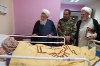 عیادت رئیس سازمان عقیدتی سیاسی ارتش از مادر شهید «نورافزا»