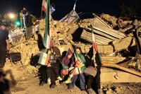 تصاویر/ برگزاری برنامه‌ معبر مدرسه شهدا در همدان