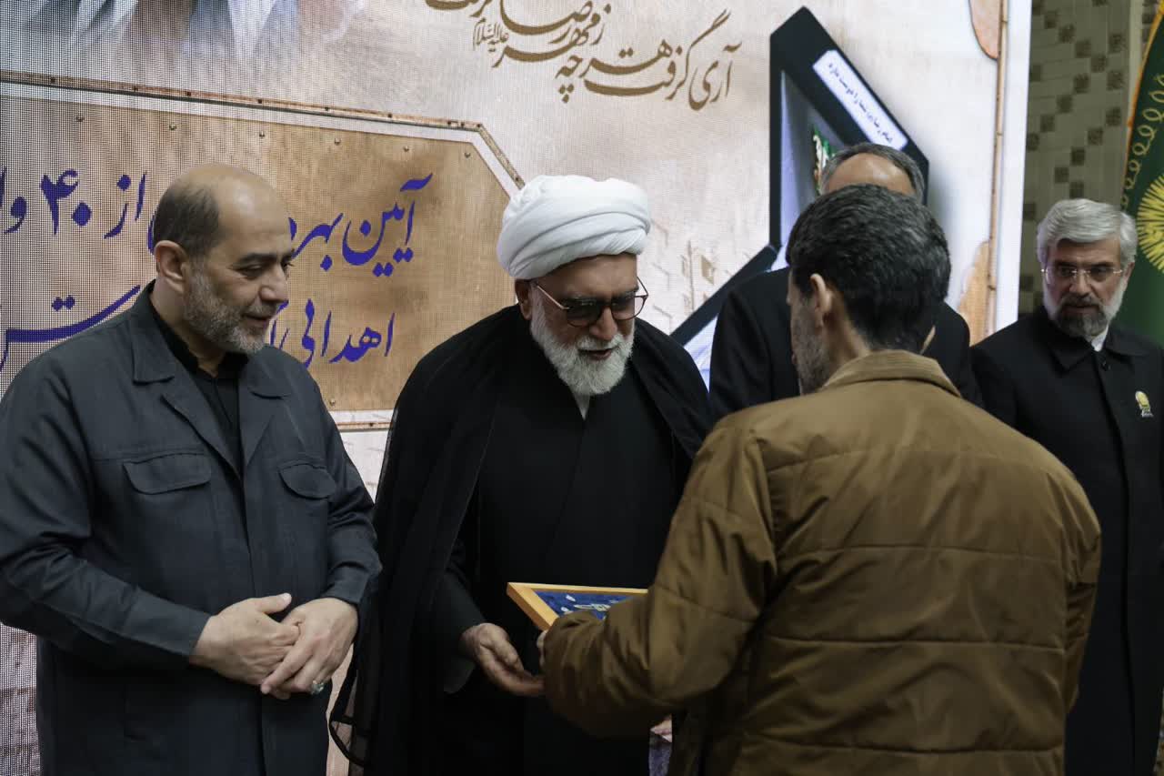 ۴۰ واحد مسکونی از محل نذورات مردم به خانوادههای احسان پذیر مشهد اهدا شد ۴۰ واحد مسکونی از محل نذورات مردم به خانوادههای احسان پذیر مشهد اهدا شد