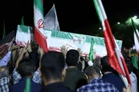 کلیپ/تشییع پیکر پاک جانباز شهید «سهراب شکوه سلجوقی» بر دوش مردم کرمان در میدان کوثر