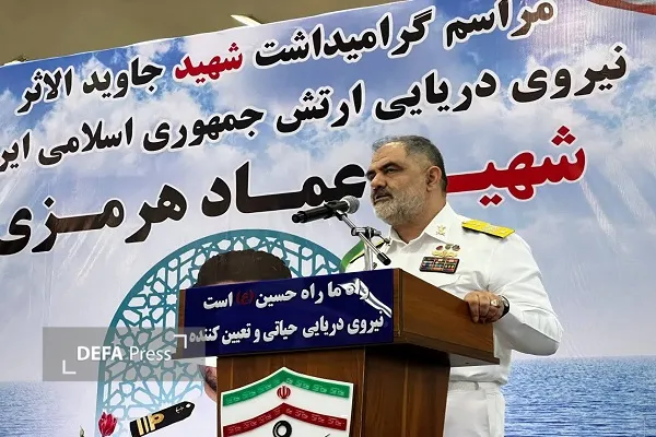دریادار ایرانی: اجازه عبور دشمن از مرزهای آبی کشور را نخواهیم داد