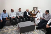 دیدار وزیر تعاون با خانواده شهید اهل سنت در عسلویه