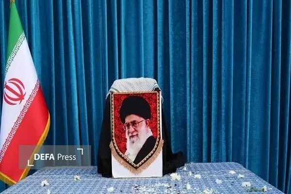 زائران آیین تشییع رهبر شهید