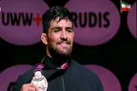 محمد مبین عظیمی قهرمان کشتی جهان به سقز بازگشت+ فیلم