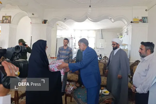 تکریم خانواده معظم شهدا؛ محورِ برنامه‌های هفته دولت در شهرستان حاجی‌آباد