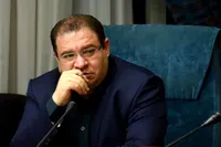 گلزاری: جلوگیری از اختلال در معیشت مردم از اقدامات ضروری دولت در جنگ بود