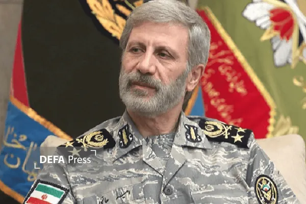 قائد الجيش الايراني: العدو لم يتمكن من تحقيق اى من اهدافه وتلقى الرد حتى اللحظة الاخيرة