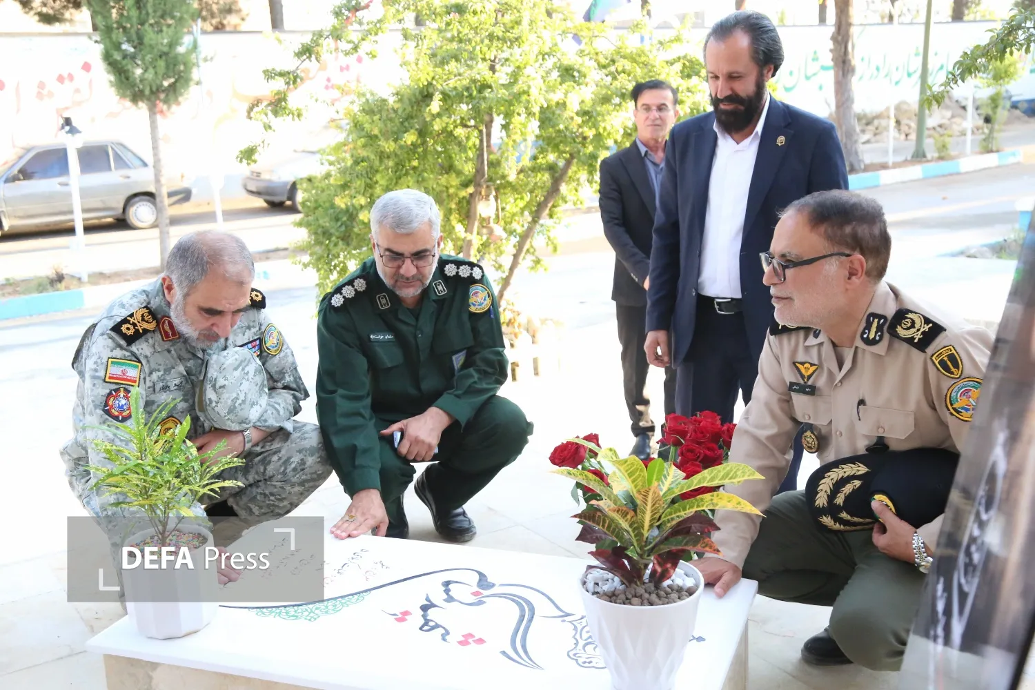 تصاویر/ ادای احترام سردار جان‌نثاری به مقام شامخ شهید گمنام در دانشگاه فرهنگیان یاسوج