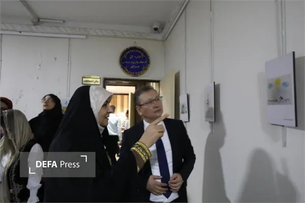 بازدید دیپلمات قزاقستانی از نگارخانه ارشاد هرمزگان، نگاهی به هنر کودکان شهید میناب بازدید دیپلمات قزاقستانی از نگارخانه ارشاد هرمزگان، نگاهی به هنر کودکان شهید میناب