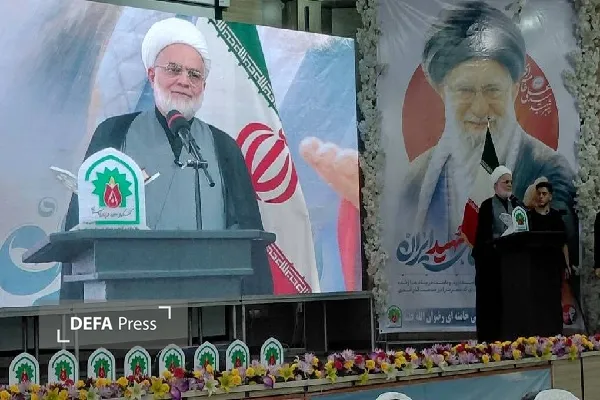 راه شهدا، راه ایستادگی و ایمان است