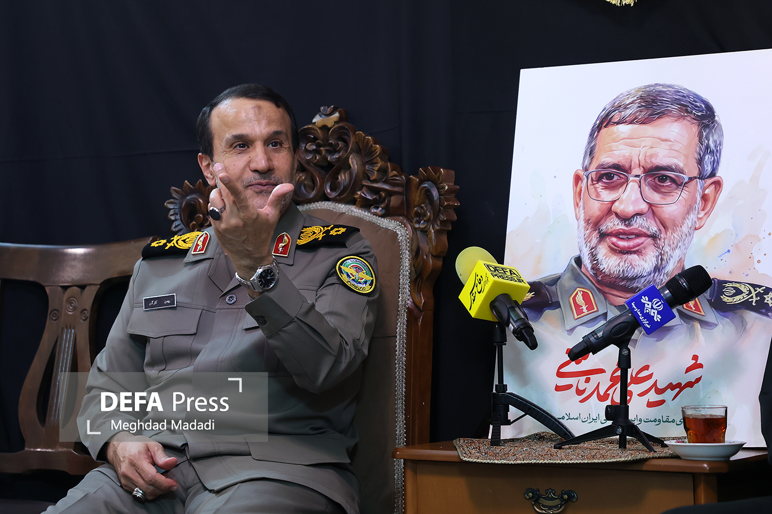 سردار رادان با خانواده سردار شهید نائینی دیدار کرد